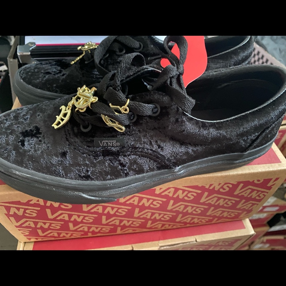 Vans black velvet! Vans details